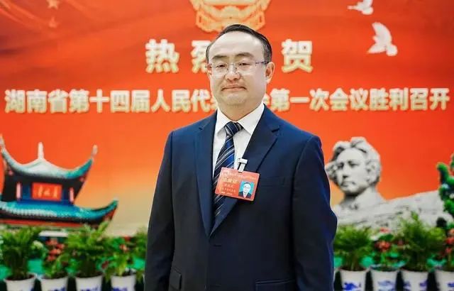 張家界市桑植縣委副書記、縣長梁高武：“喊”回10萬老鄉(xiāng)，和大家一塊過年